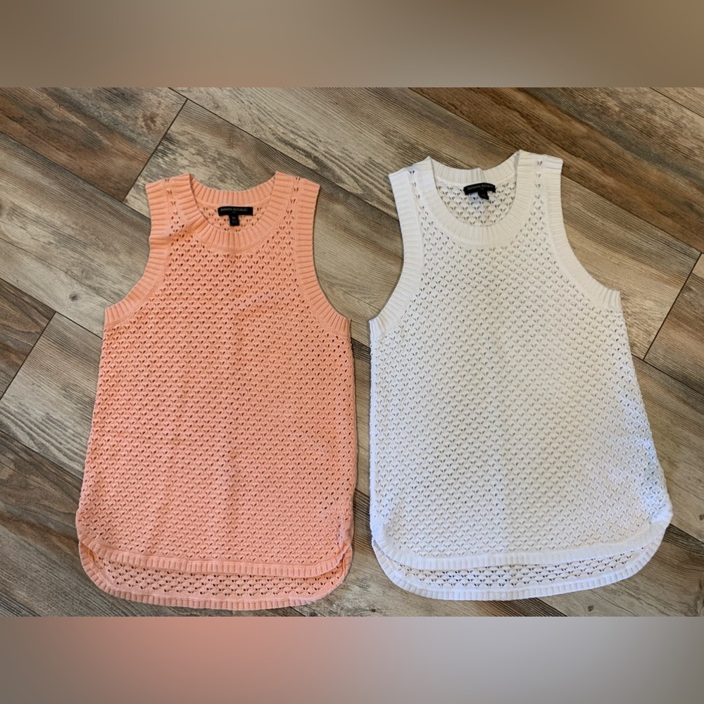 EUC Women’s Banana Republic Knit Tanks